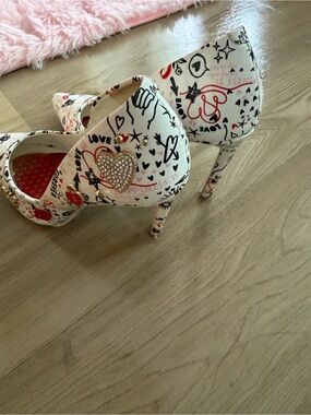 Aldo White Graphic Heart-Embellished Peep-Toe High Heels